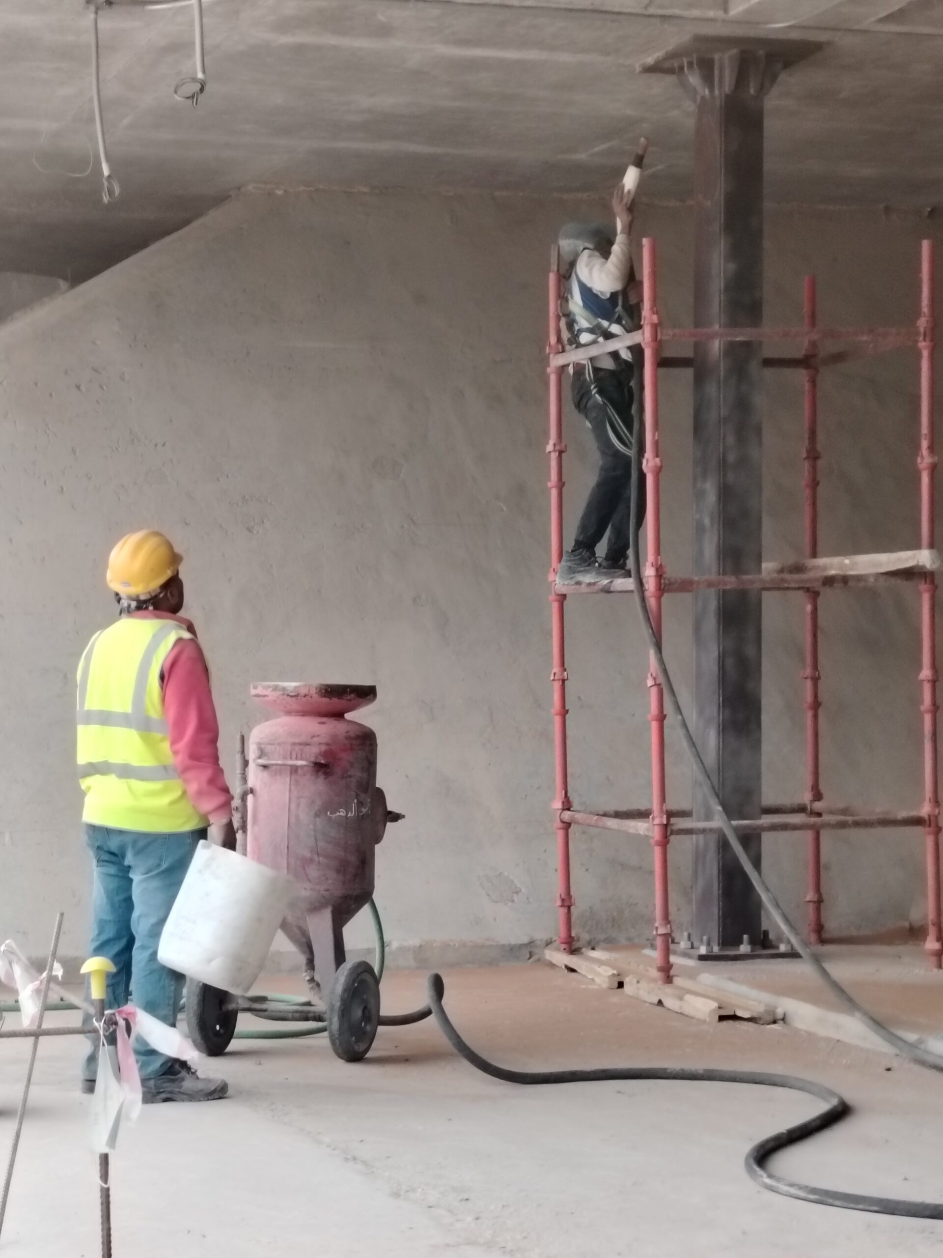 تكسير داخلي موجّه داخل موقع قائم - هدم داخلي وتجهيز قبل التشطيب