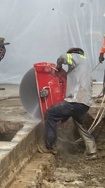 قص مجرى أو خندق خرساني عميق - مسارات الصرف