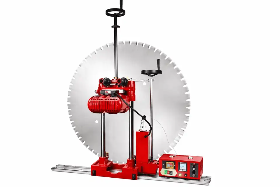 معدات قص أرضيات أثناء التشغيل بالموقع - الطرق والممرات والأرضيات الخرسانية