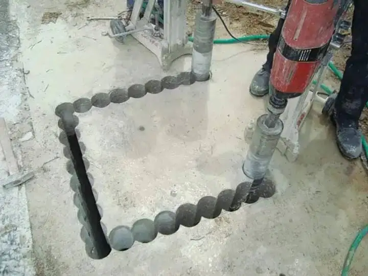 تخريم مزدوج داخل أرضية خرسانية - فتحات الحريق والسليفات