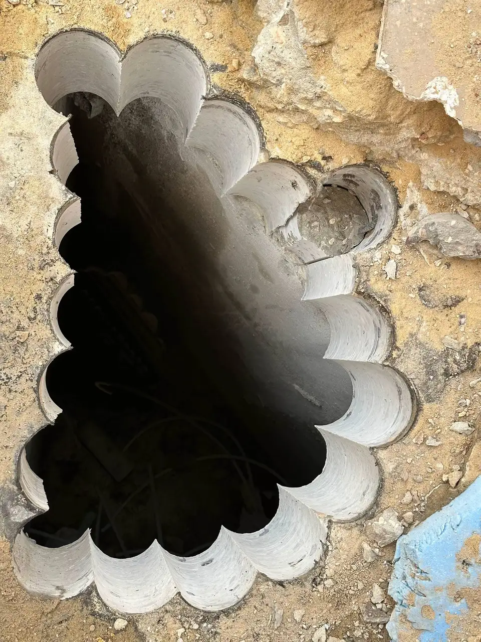 فتحة دائرية كبيرة لغاز أو مدخنة - فتحات الغاز والمداخن