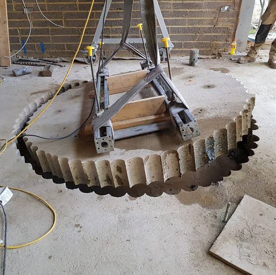 فتحة دائرية كبيرة بتخريم متتابع - الفتحات الكبيرة